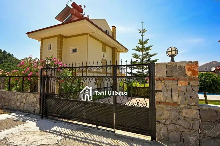 Villa Arokarya